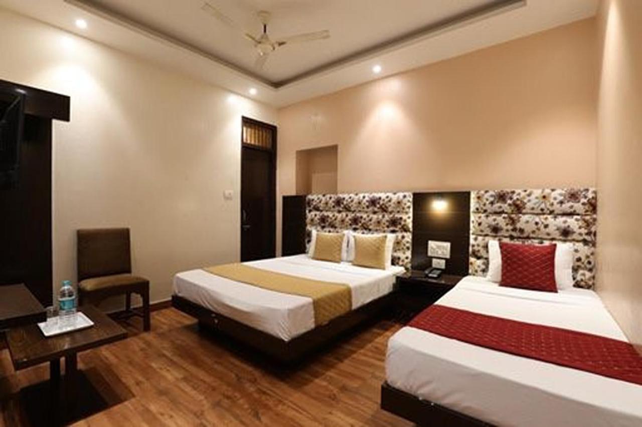 Amrit Hotel New Delhi Luaran gambar