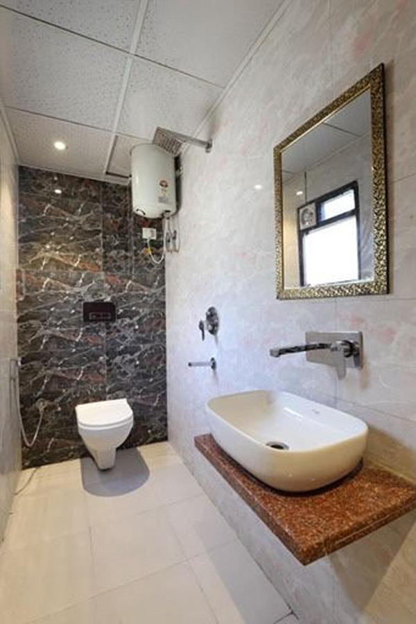 Amrit Hotel New Delhi Luaran gambar
