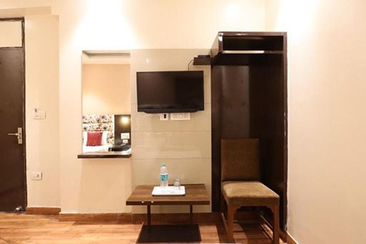 Amrit Hotel New Delhi Luaran gambar