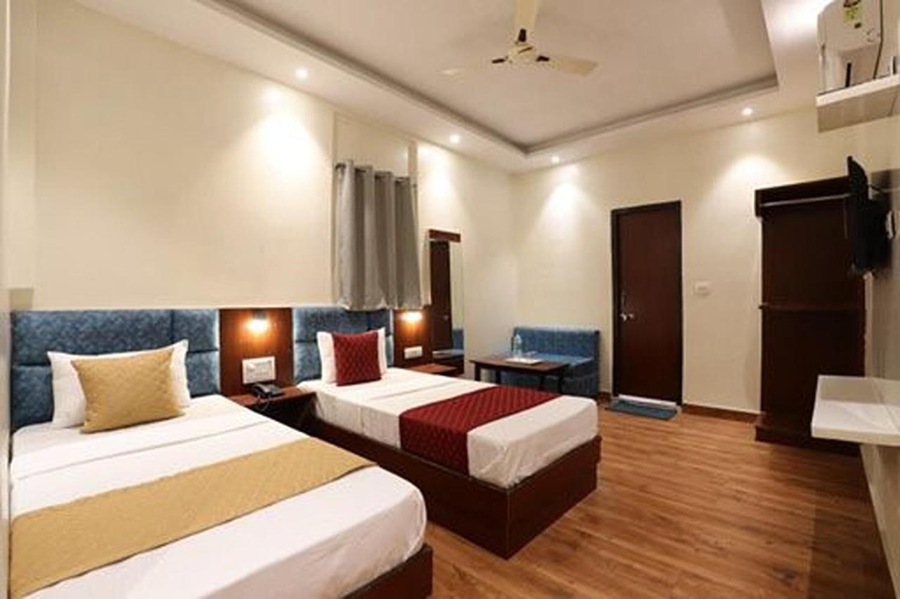 Amrit Hotel New Delhi Luaran gambar