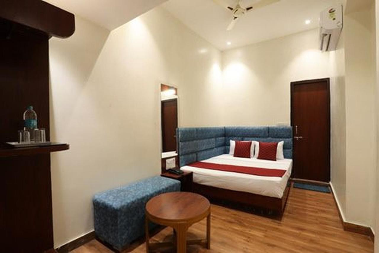 Amrit Hotel New Delhi Luaran gambar